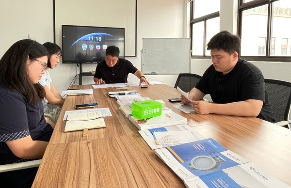 銷售部開展業(yè)務(wù)溝通會(huì)議.jpg